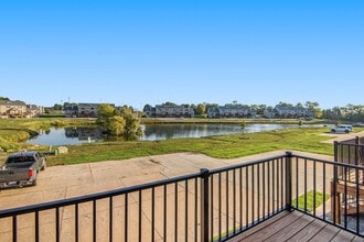 Building Photo - Beautiful Townhouse in Smithville!! 2BR/1.5BA  Move In Ready