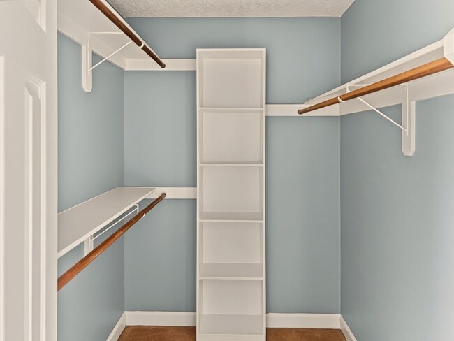 Building Photo - 3108 Summer Oaks Dr