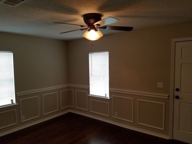 Building Photo - Charming 3 Bedroom 1 Bath in Ridglea Area!