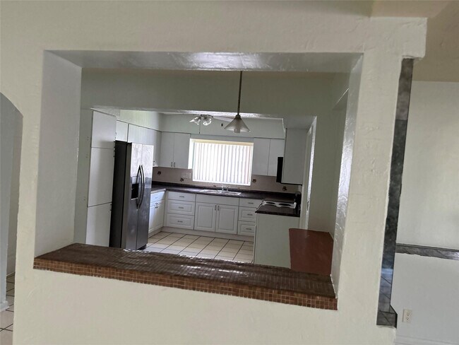 Building Photo - 701 W Evanston Cir