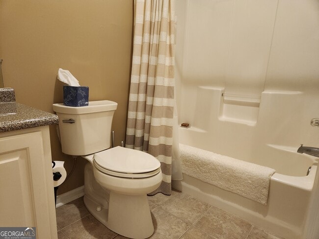 Building Photo - 1015 Holly Dr