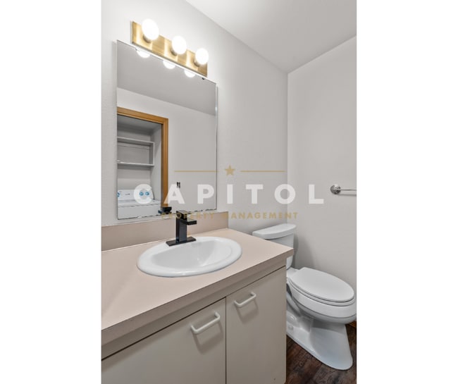 Building Photo - 1404 5th Ave SW