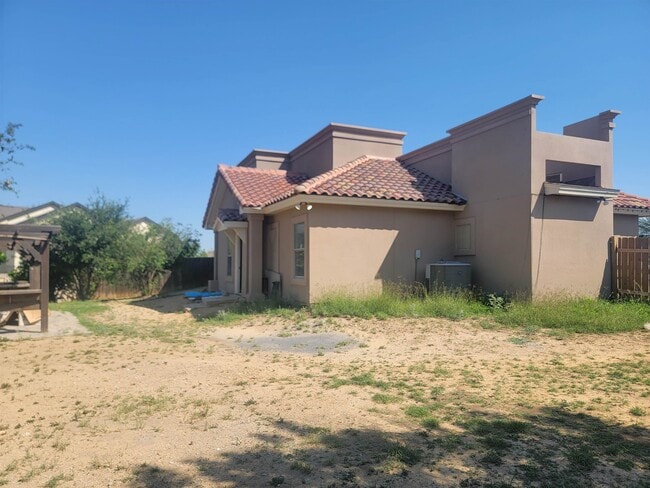 Building Photo - 2024 Durango Ave