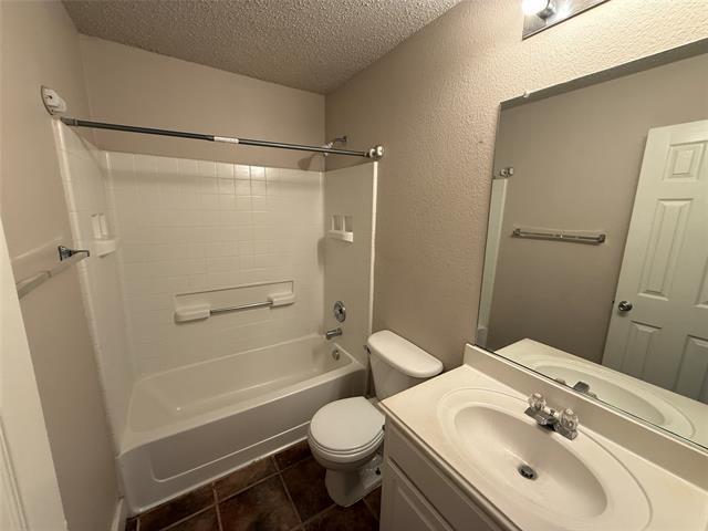Building Photo - 1100 Alexandria Dr
