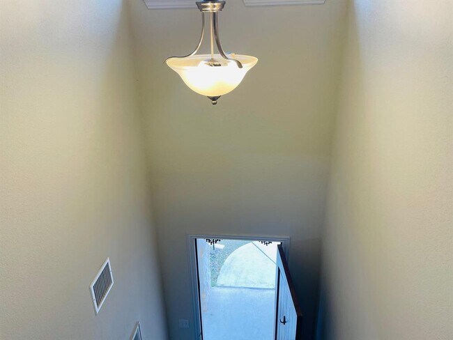 Building Photo - 4118 Kingsley Ave