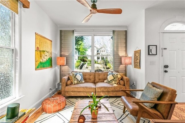 Building Photo - 565 Harold Ave NE