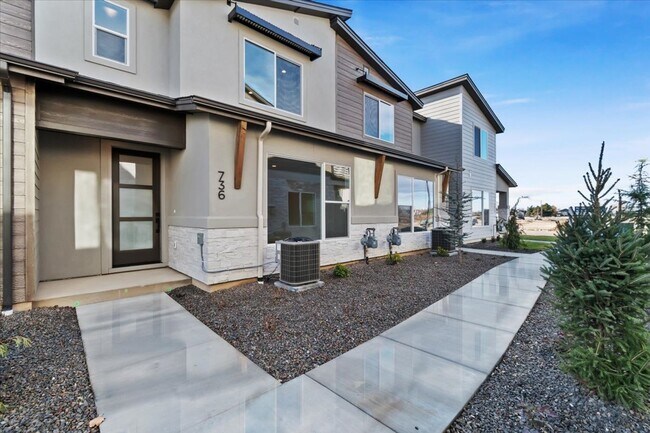 Building Photo - Brand New 3 Bed 2.5 Bath Townhouse With Many Amenities