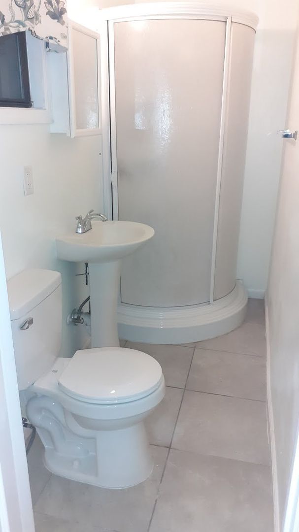 Building Photo - Sarasota Studio Apartment