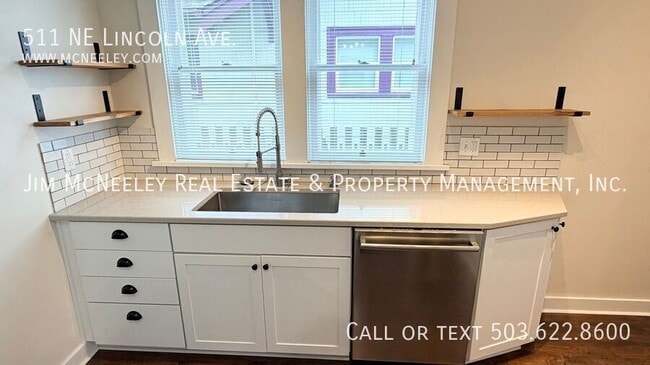 Building Photo - 511 NE Lincoln St