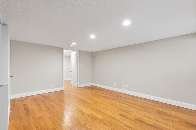 Building Photo - 3011 S Buchanan St