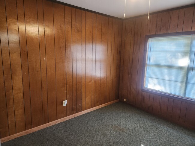 Building Photo - 1116 E Academy St