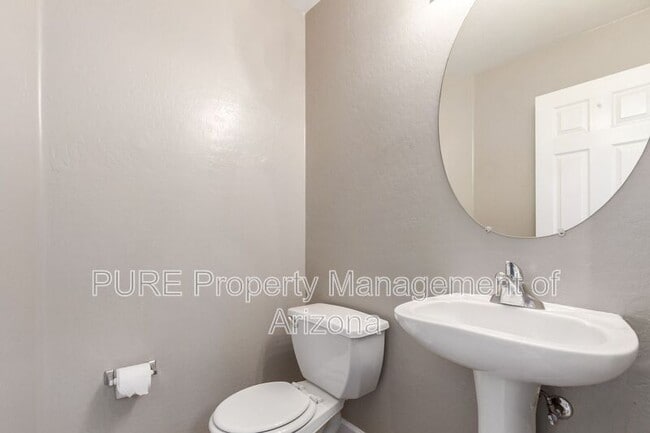 Building Photo - 10512 W Almeria Rd