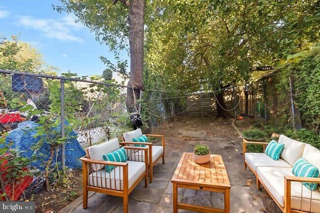 Building Photo - 3422 Helen St