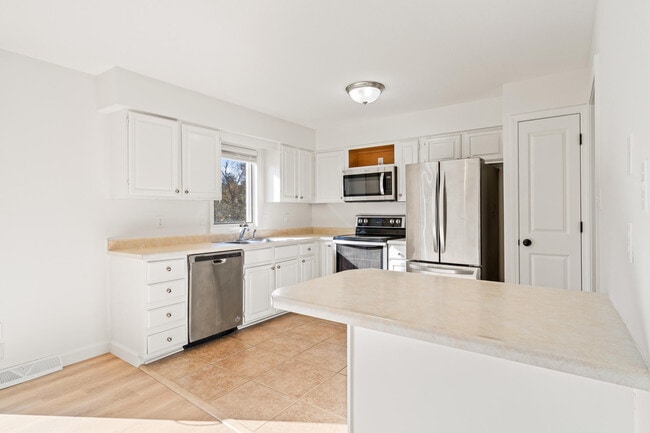 Building Photo - 3608 Teakwood Dr