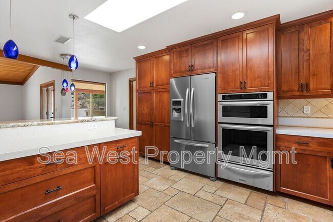 Building Photo - 4000 James Dr