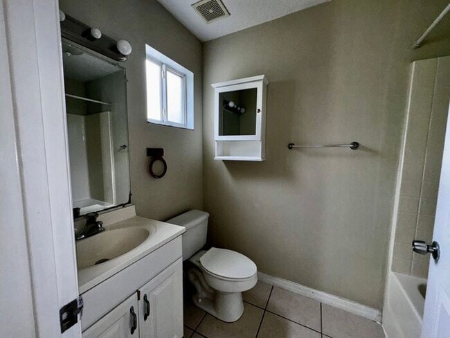 Building Photo - 3 Bedroom 2 Bath Magnolia Pointe Townhome with a Fenced backyard!