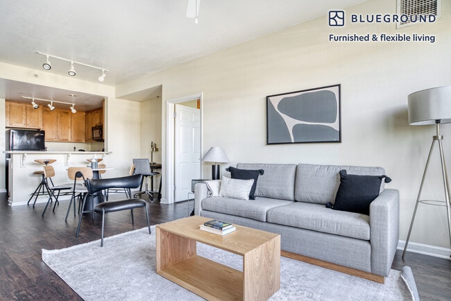 Building Photo - 853 Commodore Dr