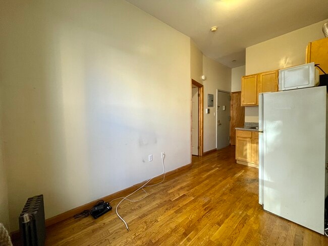 Building Photo - 133 E 110th St