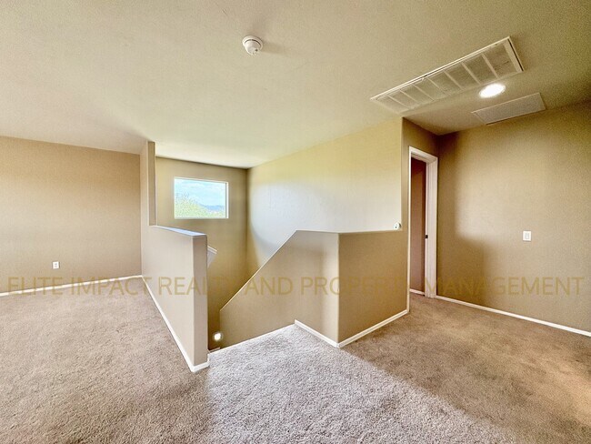 Building Photo - 6004 S Meadow Breeze Dr