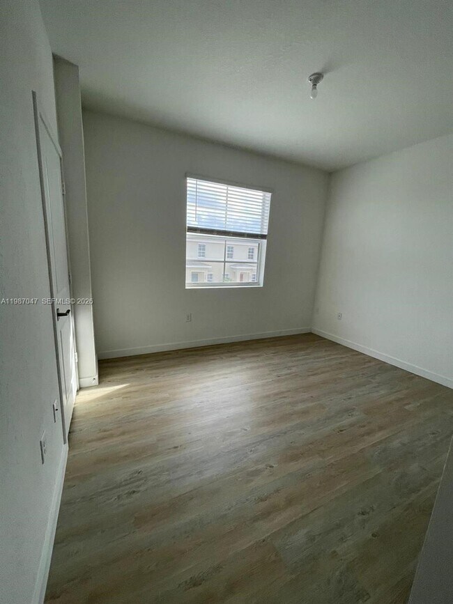 Building Photo - 456 NE 4th St