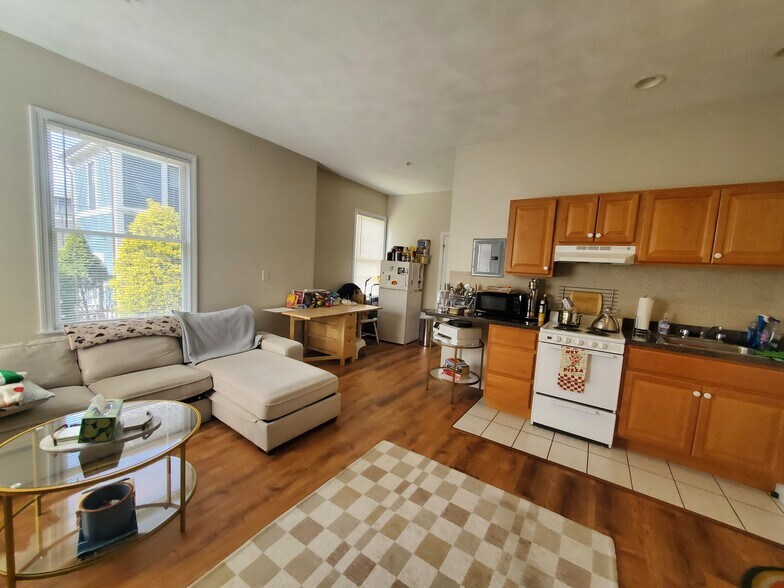 Building Photo - 362 Harvard St