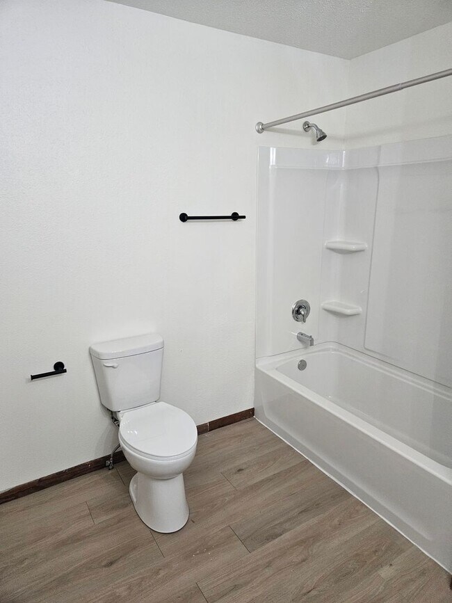 Building Photo - 1732-1734 6th St SE