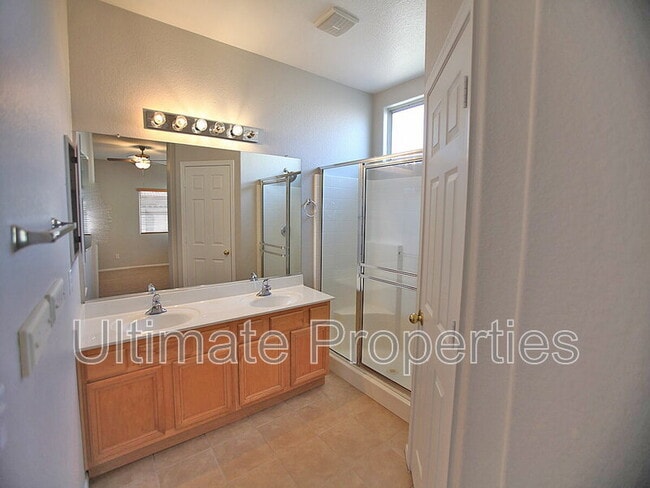 Building Photo - 8336 W Pontiac Dr