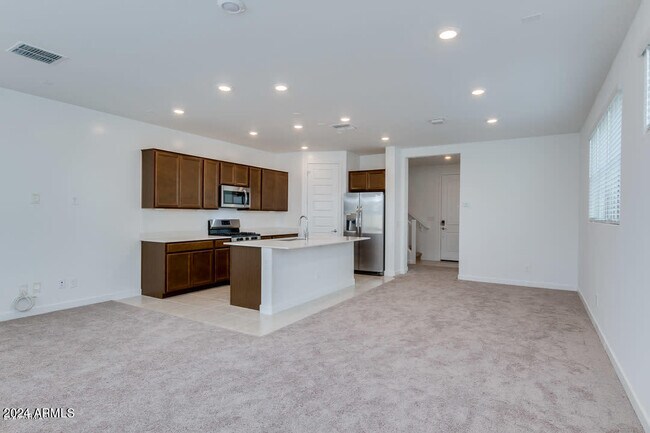 Building Photo - 1168 E Sabino Dr