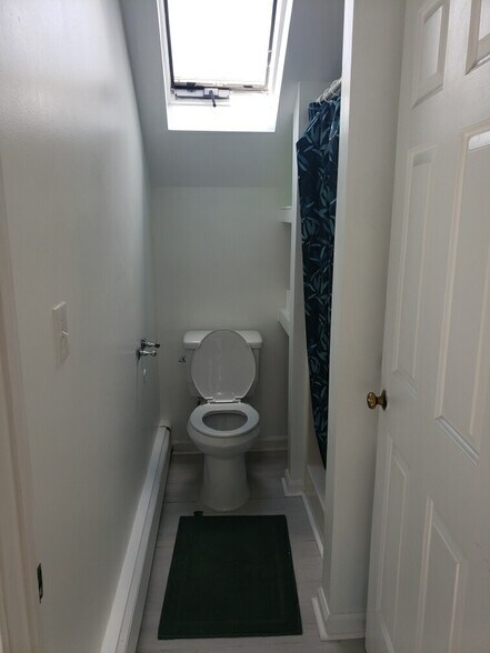 Bathroom on the 3rd floor - 83 Beaumont St