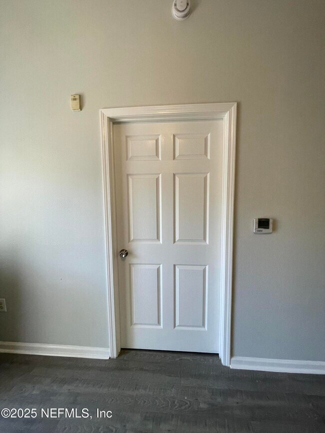 Building Photo - 6057 Maggies Cir