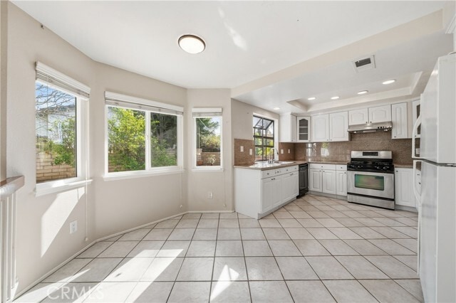 Building Photo - 22942 Broadleaf