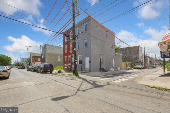 Building Photo - 410 Diamond St
