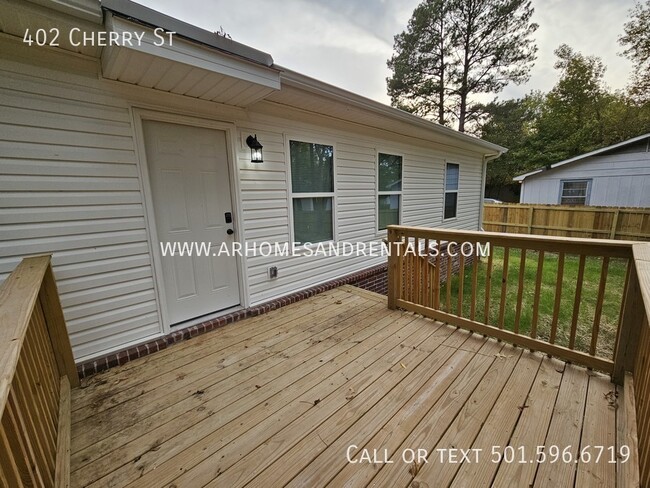 Building Photo - 402 Cherry St | $1495 | 3 beds, 2 full baths