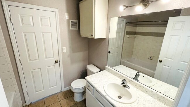 Building Photo - 3702 Palm Desert Ln