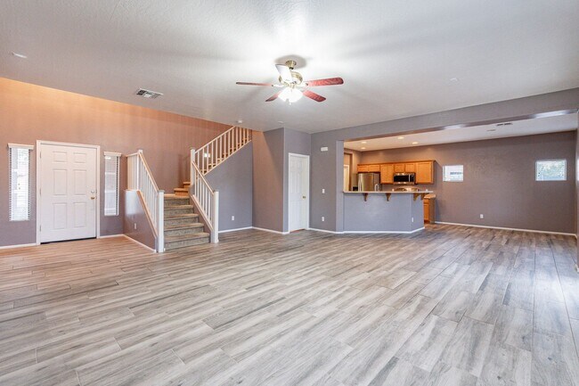 Building Photo - Three Beds & 2.5 Baths - Move Right In!