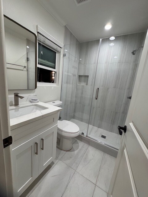 Building Photo - 2252 N Bristol St