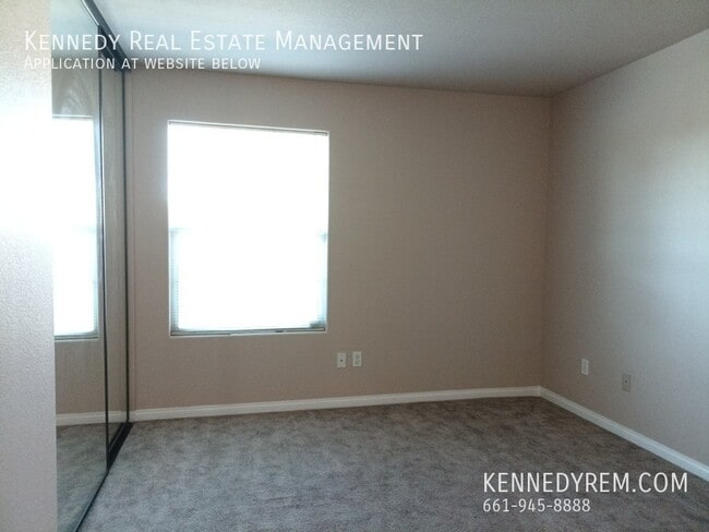 Building Photo - 461 W Ave K