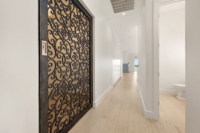 Building Photo - 2800 Lakeside Pkwy