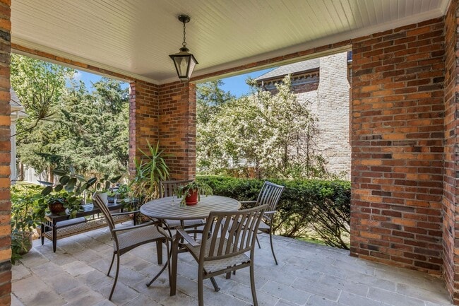 Building Photo - Extremely RARE opportunity in Green Hills