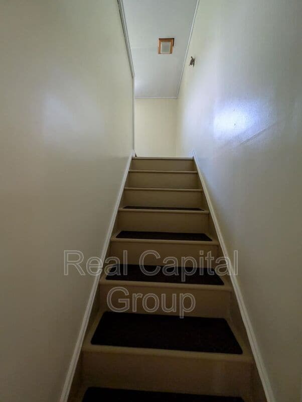 Building Photo - 29-29 Kingswood Dr