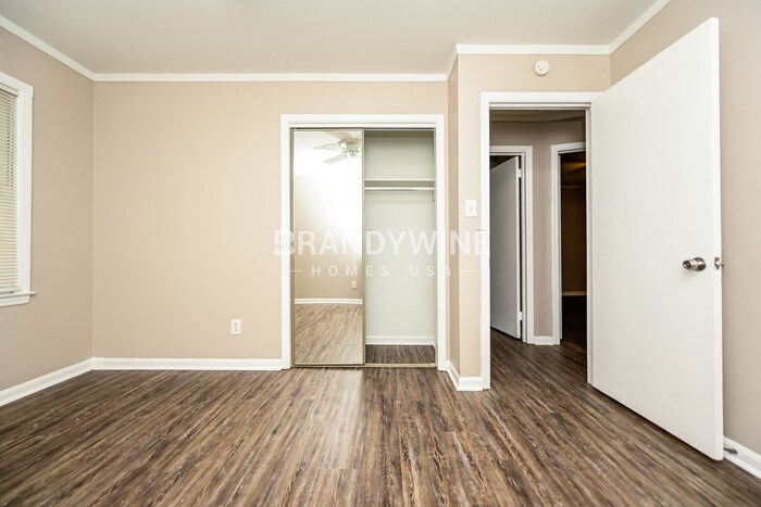 Building Photo - 5515 Scofield Rd
