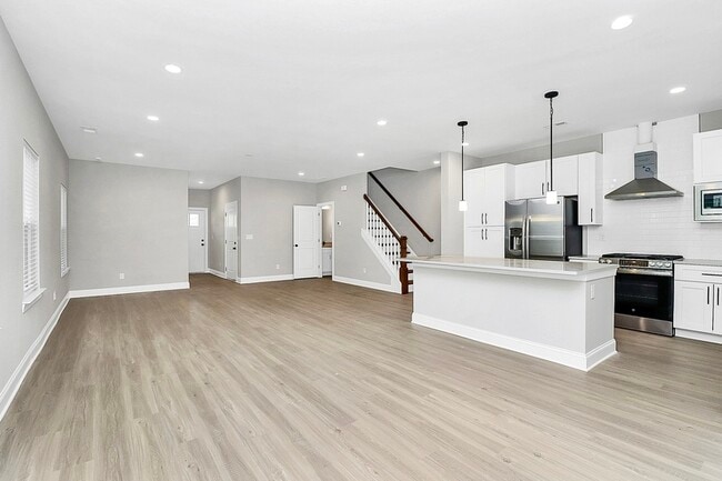 Building Photo - 2730 Catalina Ave