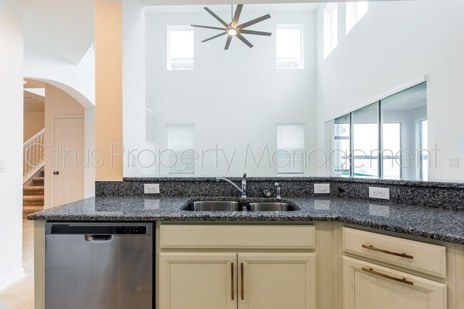 Building Photo - Beautiful Waterfront Home (4/3.5) in Grove...