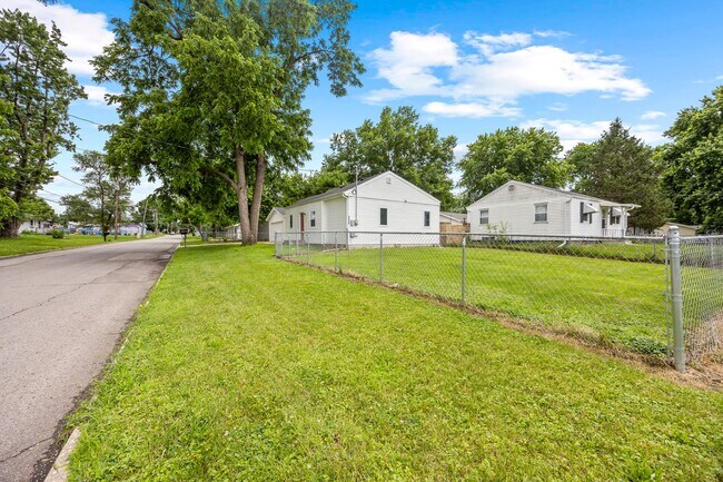 Building Photo - 3 Bedroom New 2 Stall Detached Garage
