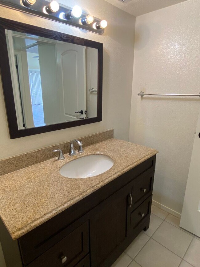Building Photo - 2 Bedroom 2 Bath in Mesa