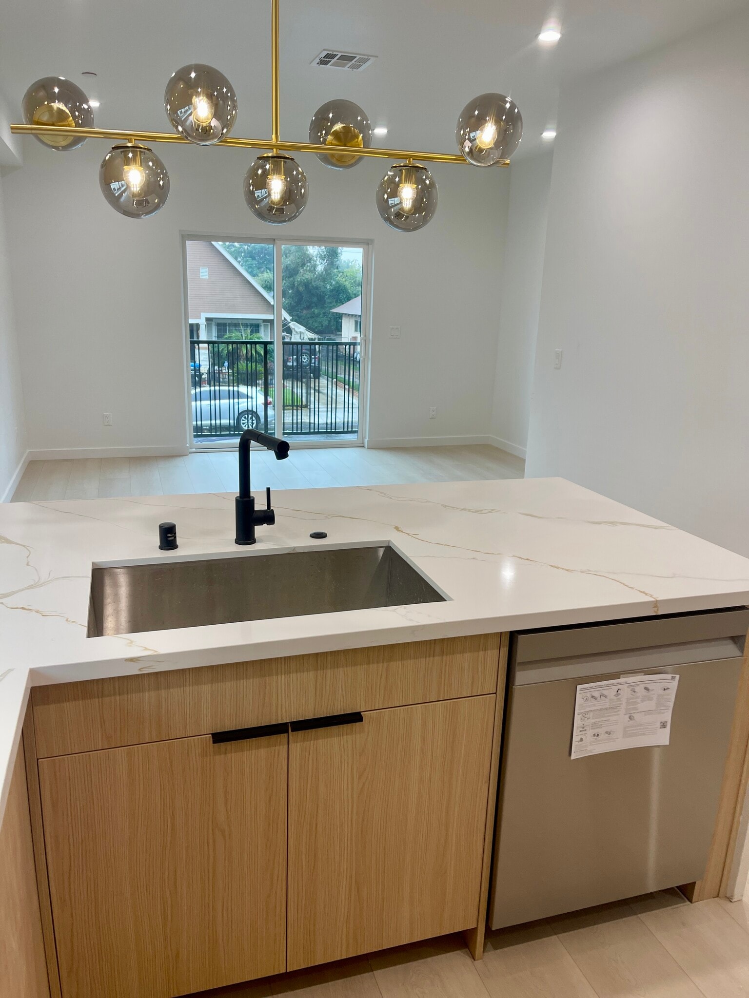 Building Photo - 611 W 41st Pl