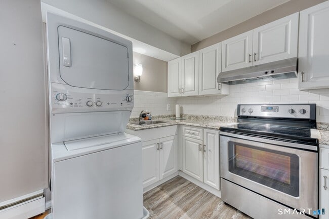 Building Photo - 66 Beths Ave