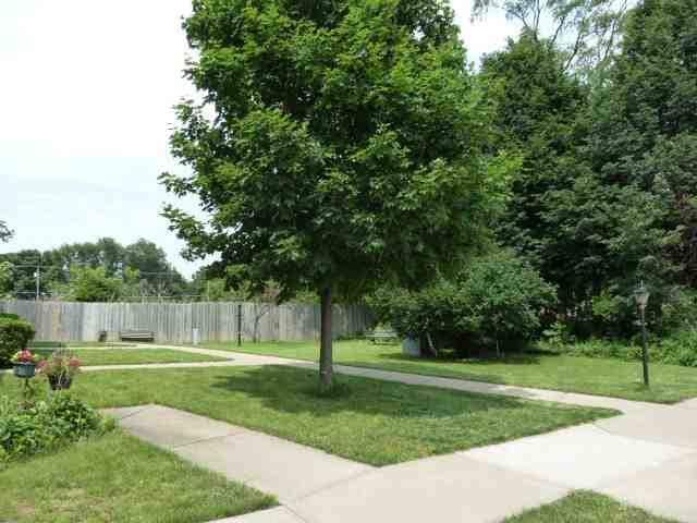 Building Photo - 420 6th Ave