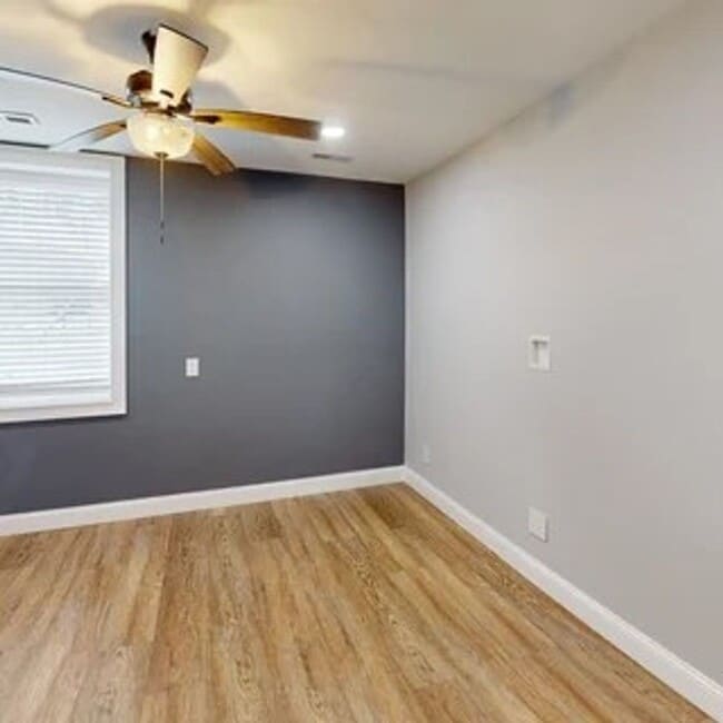 Building Photo - 8BR/6BA Fort Sanders Home Near UTK | Avail...