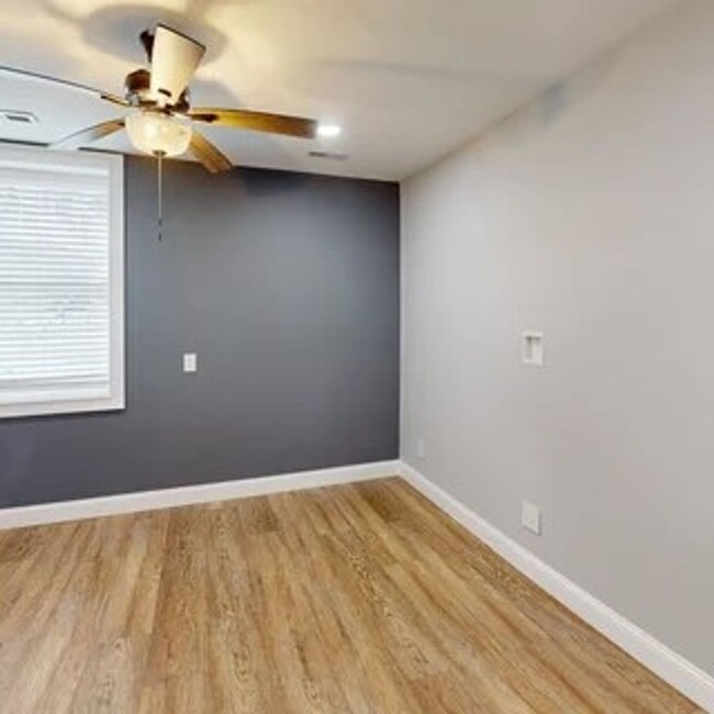 Building Photo - 8BR/6BA Near UTK | $1,290/Bedroom plus $30...